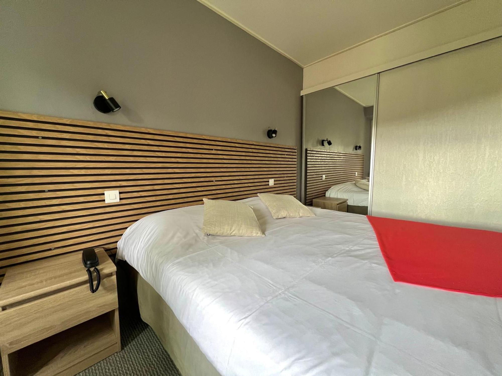 Logis Hotel Restaurant Des Thermes Lamalou-les-Bains Bagian luar foto
