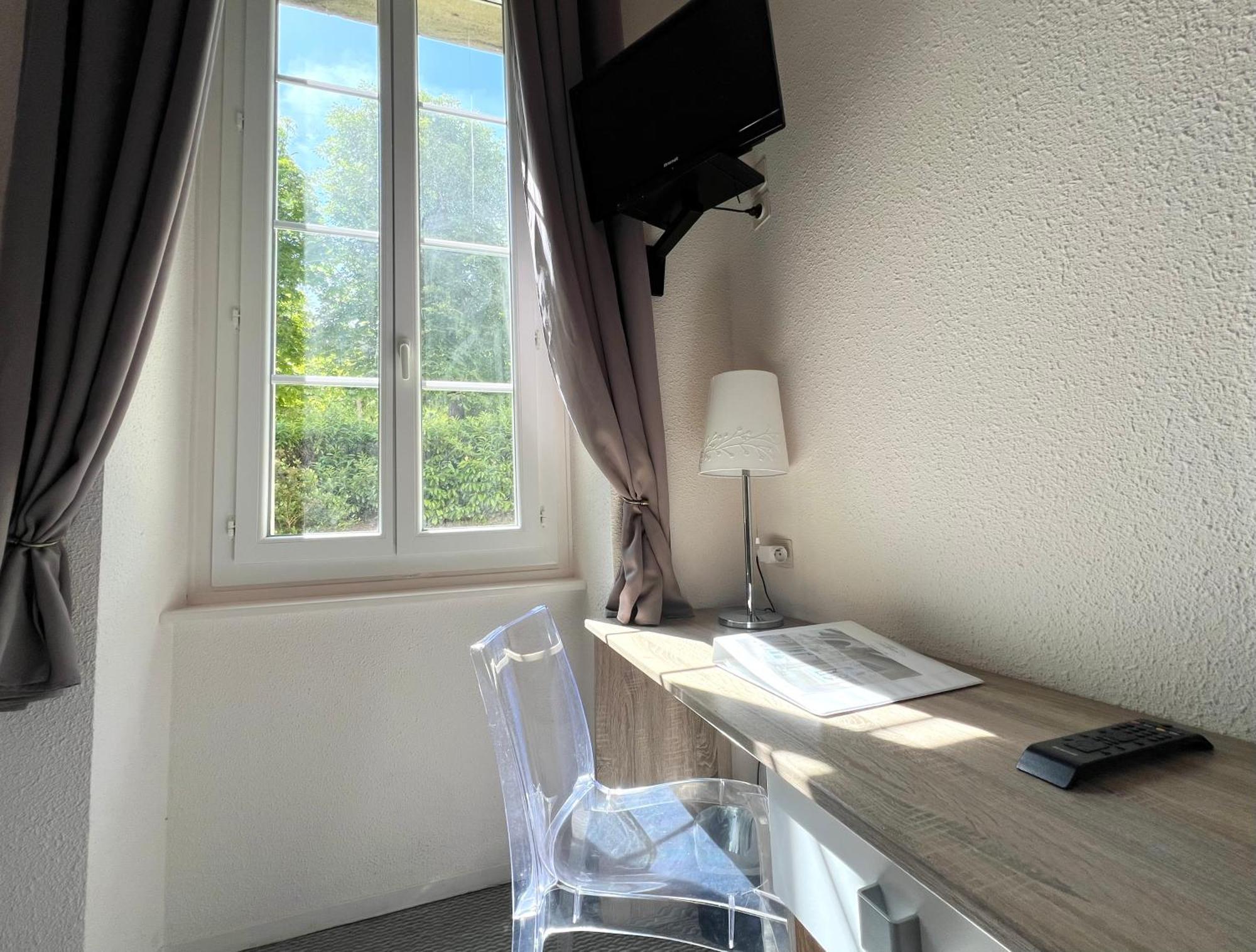 Logis Hotel Restaurant Des Thermes Lamalou-les-Bains Bagian luar foto