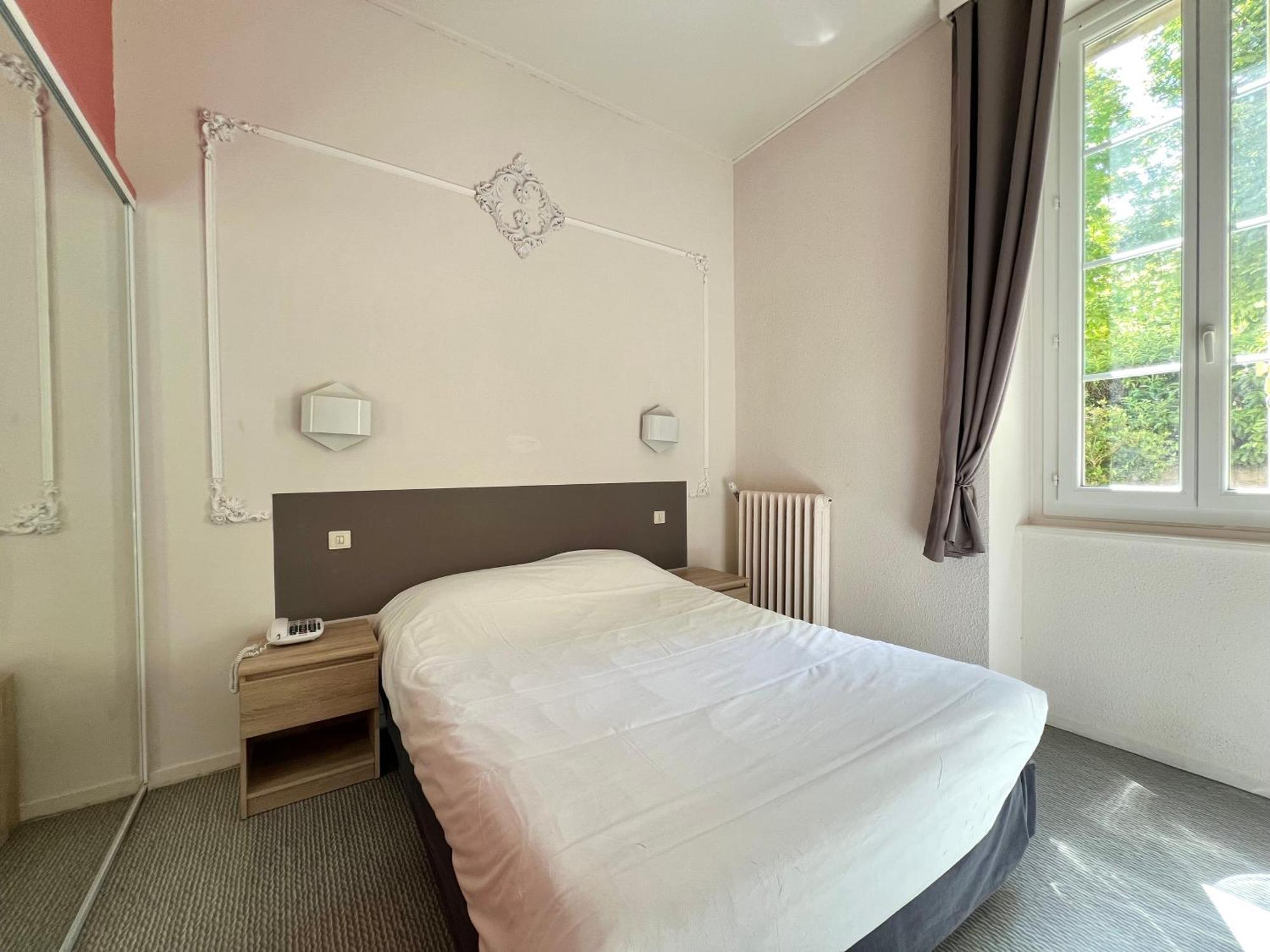 Logis Hotel Restaurant Des Thermes Lamalou-les-Bains Bagian luar foto