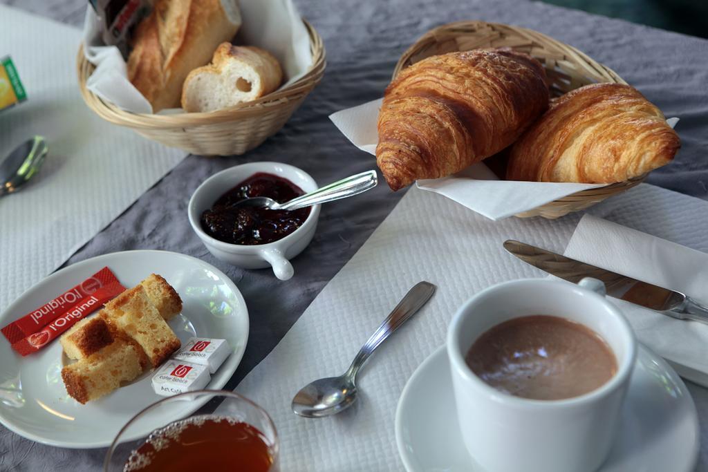 Logis Hotel Restaurant Des Thermes Lamalou-les-Bains Bagian luar foto